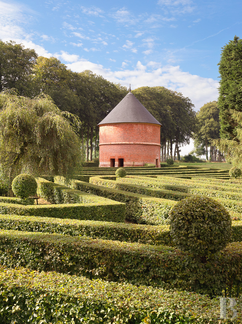 En Normandie, au sud-est de Fécamp, un domaine et ses multiples dépendances au milieu d’un immense parc - photo  n°36
